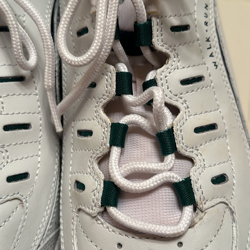 Easy Spirit White Leather Romy Walk & Run Athletic shoes -Size 9 EUC - Picture 2 of 13
